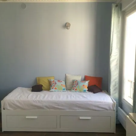Beautiful 1bedroom On Champs-elysees * Paříž